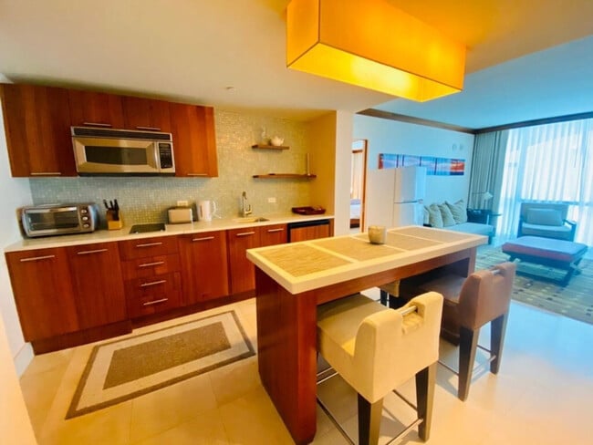 Building Photo - 6801 Collins Ave