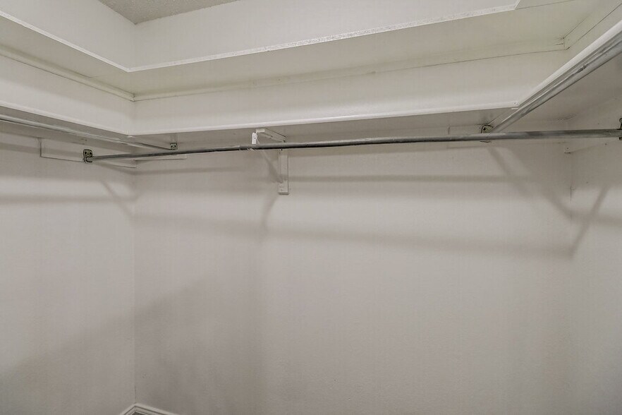 Building Photo - 722 Austin Dr