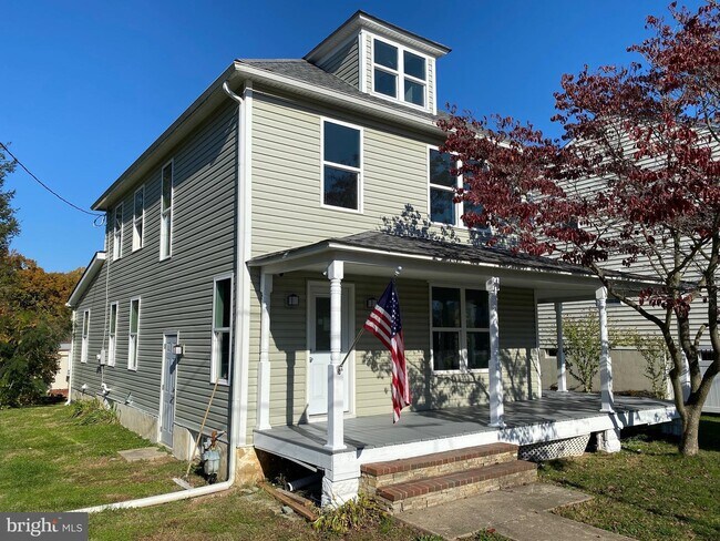 Building Photo - 2605 Maple Ave