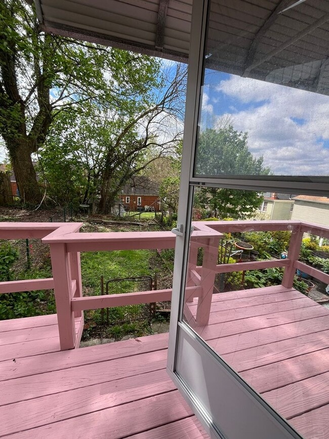 Building Photo - Large 2 Bed, 1 Bath Home, with Office/Bonus Room! Available Now!