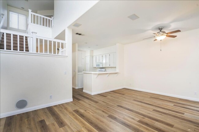Building Photo - SHARP! 2 Master Suites Townhome in the hea...