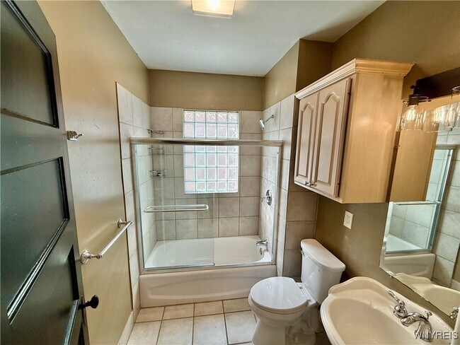 Building Photo - 95 Inwood Pl