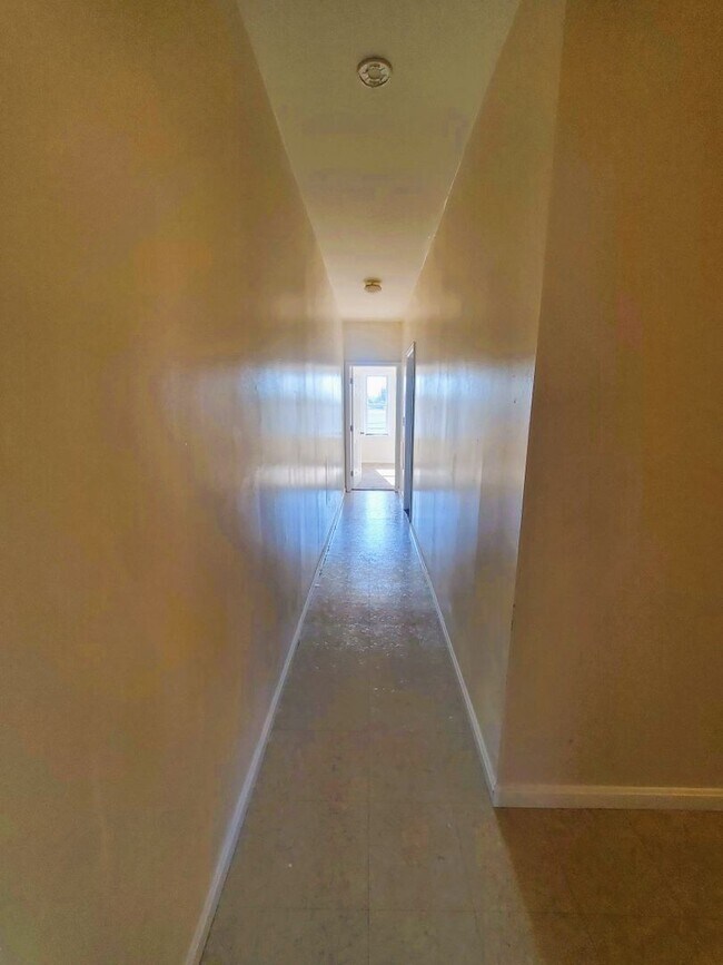 Building Photo - Large 3BR/1BA townhome in the Oliver neighborhood of East Baltimore