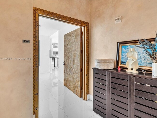 Building Photo - 2020 N Bayshore Dr