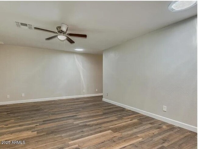 Building Photo - 2502 E Sahuaro Dr