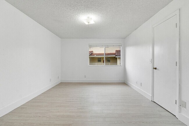 Building Photo - 417 Vista Isles Dr