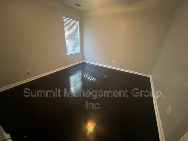 Building Photo - 6381 Klondike River Rd