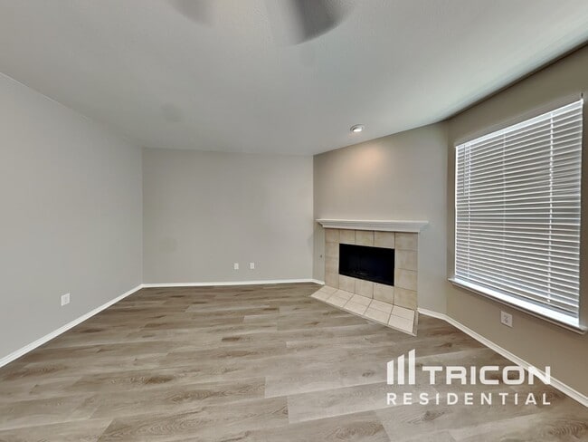 Building Photo - 4512 Ridgeway Dr
