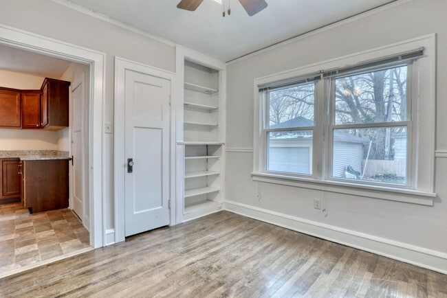 Building Photo - 5113 W Wisconsin Ave