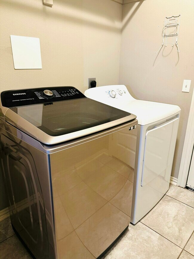 Building Photo - 4403 SW Eggersway Pl