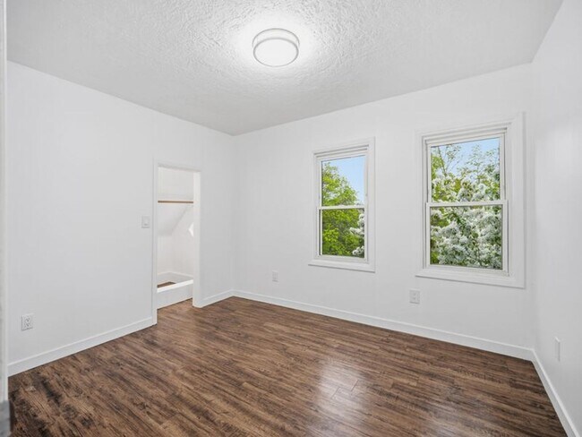 Building Photo - Stunning Updated Home in North Spokane | Bright Interiors, Modern Kitchen & Private Patio