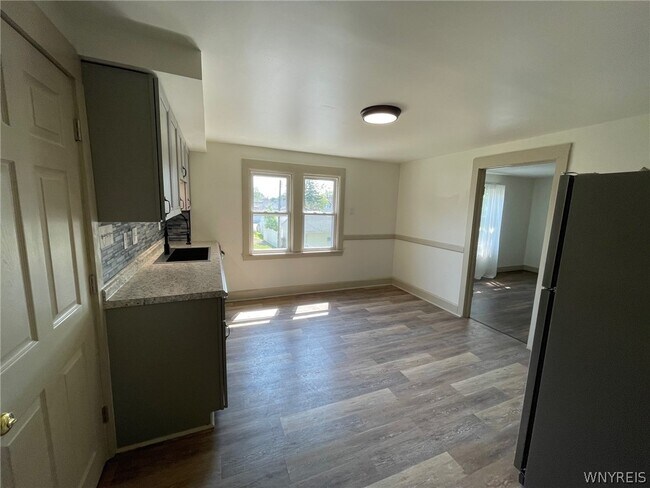 Building Photo - 80 Meadow Pl