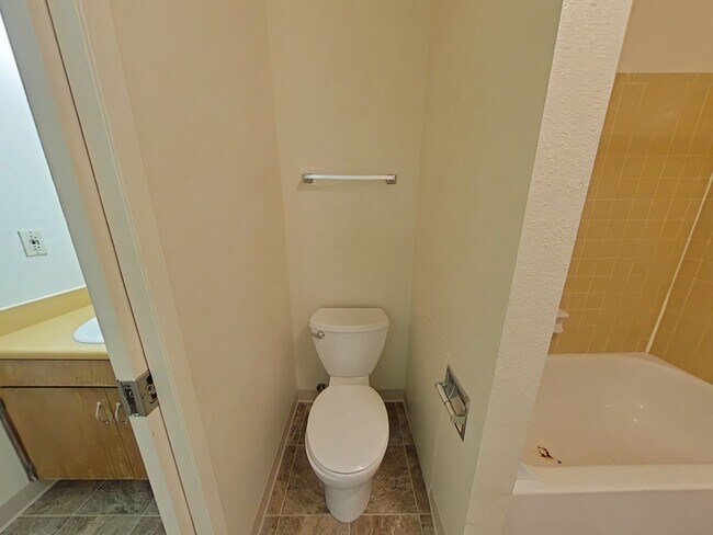 Building Photo - FALL SPECIAL ~ $1010 OFF FIRST MONTH RENT