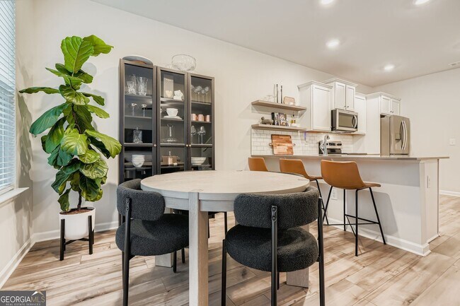 Building Photo - 4630 Blake Lp