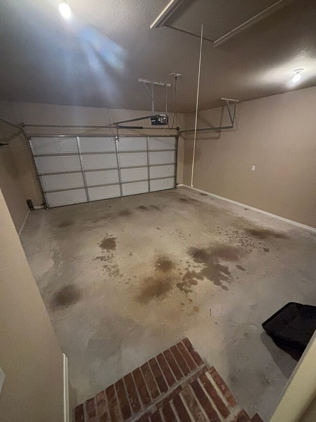 Building Photo - **COMING MID-JUNE**  Stunning 3-Bedroom, 2-Bathroom Single Family Home in Fayetteville!