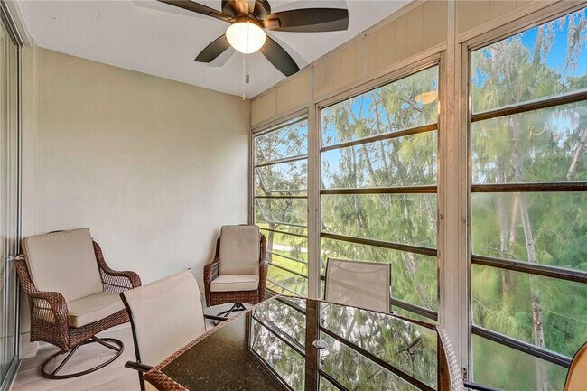 Building Photo - 3051 S Palm Aire Dr