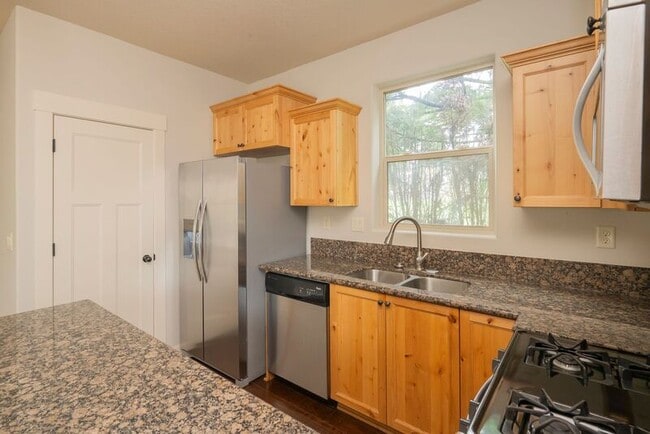 Building Photo - 14170 NE Flanders Ct