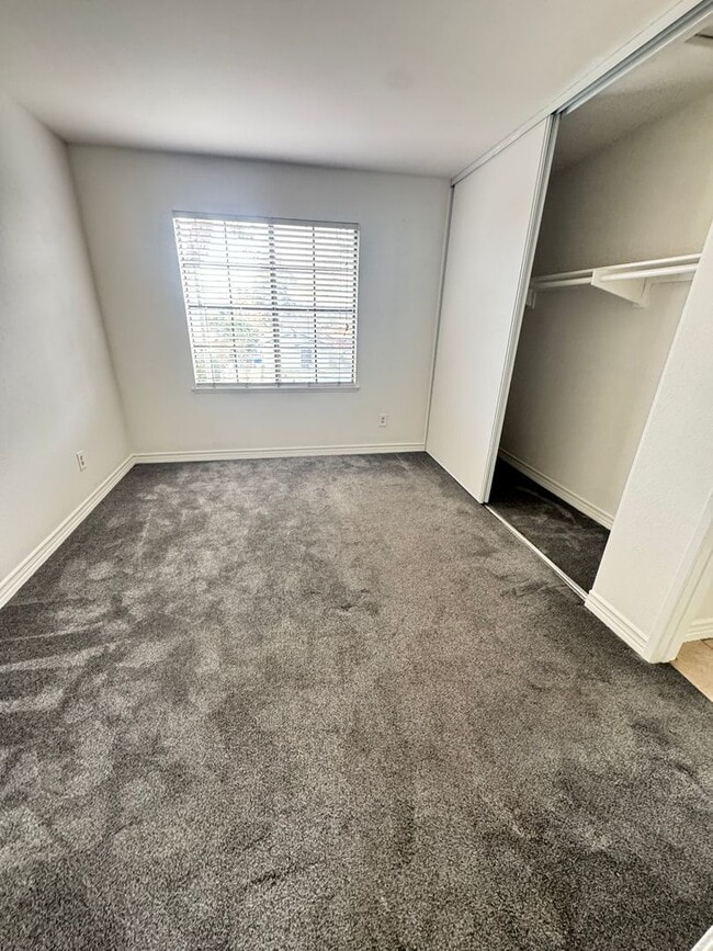 Building Photo - Welcome home to this charming and cozy corner-unit condo in the heart of Rancho Cucamonga!