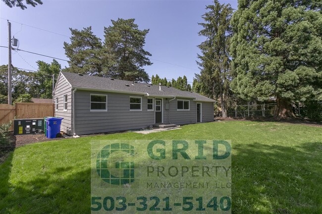 Building Photo - Remodeled 3 Bedroom Available in Northeast Portland!