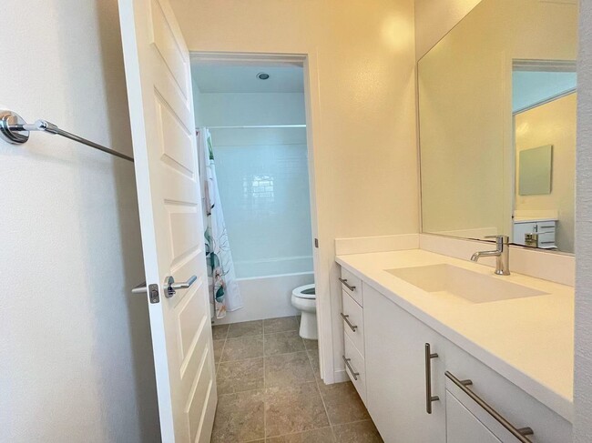 Building Photo - 3 Bedroom home for leasing in Lake Forest