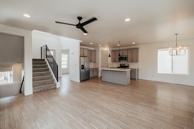 Building Photo - Stunning 4 Bedroom Home in Lehi with Great Amenities!
