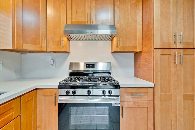 Building Photo - 1660 S Capitol Ave