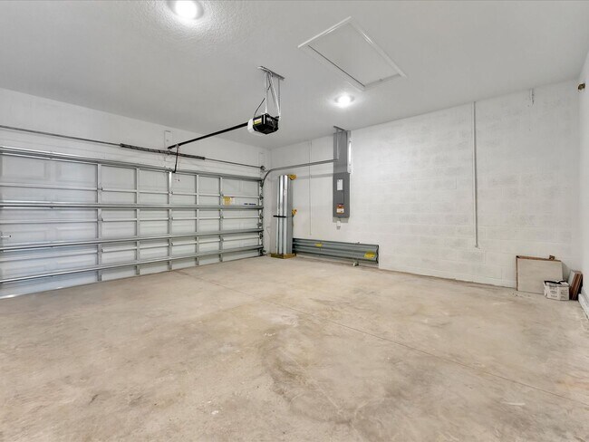 Building Photo - Stunning 3 Bed/ 2.5 bath + Den - New Build...