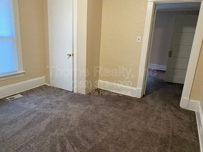 Building Photo - 1409 Dogwood Ave