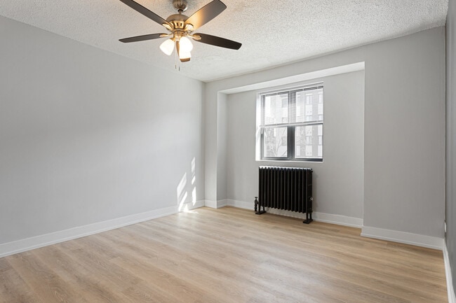 Building Photo - 6026 N Winthrop Ave