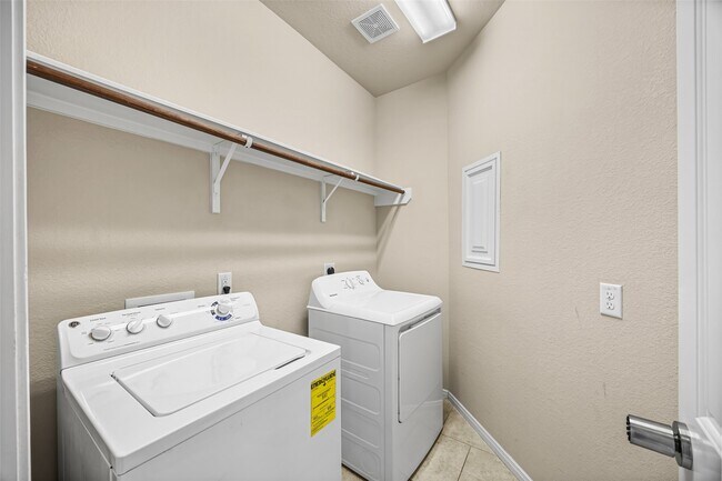 Building Photo - 5615 Glenfield Spring Ln