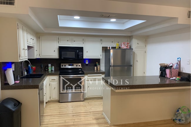 Building Photo - 1001 Mohawk St