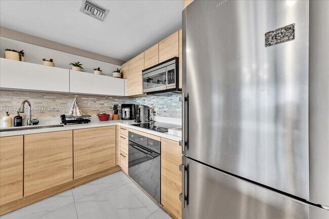 Building Photo - 16385 Biscayne Blvd