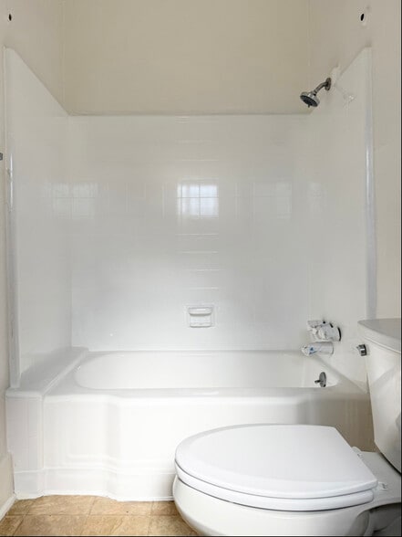 Building Photo - 1016 1/2 W 108th St