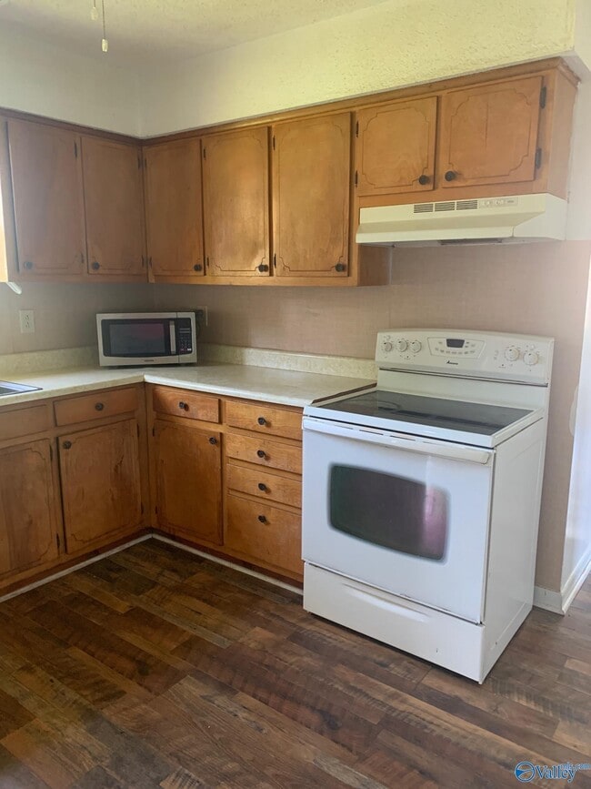 Building Photo - 21045 Myrtlewood Dr