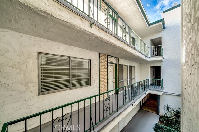 Building Photo - 5315 Zelzah Ave