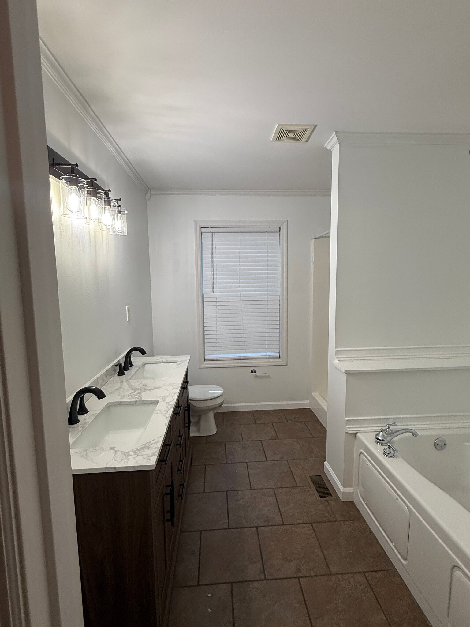 Building Photo - 135 Hogan Rd