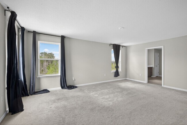 Building Photo - Panther Creek Family Home