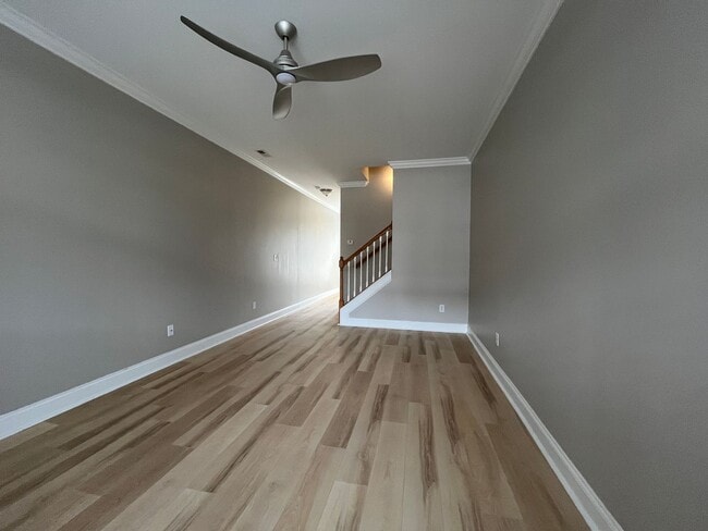 Building Photo - Expansive 3/3 Available Now!