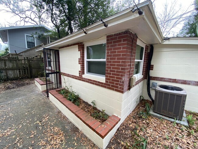 Building Photo - 2233 Ernest St