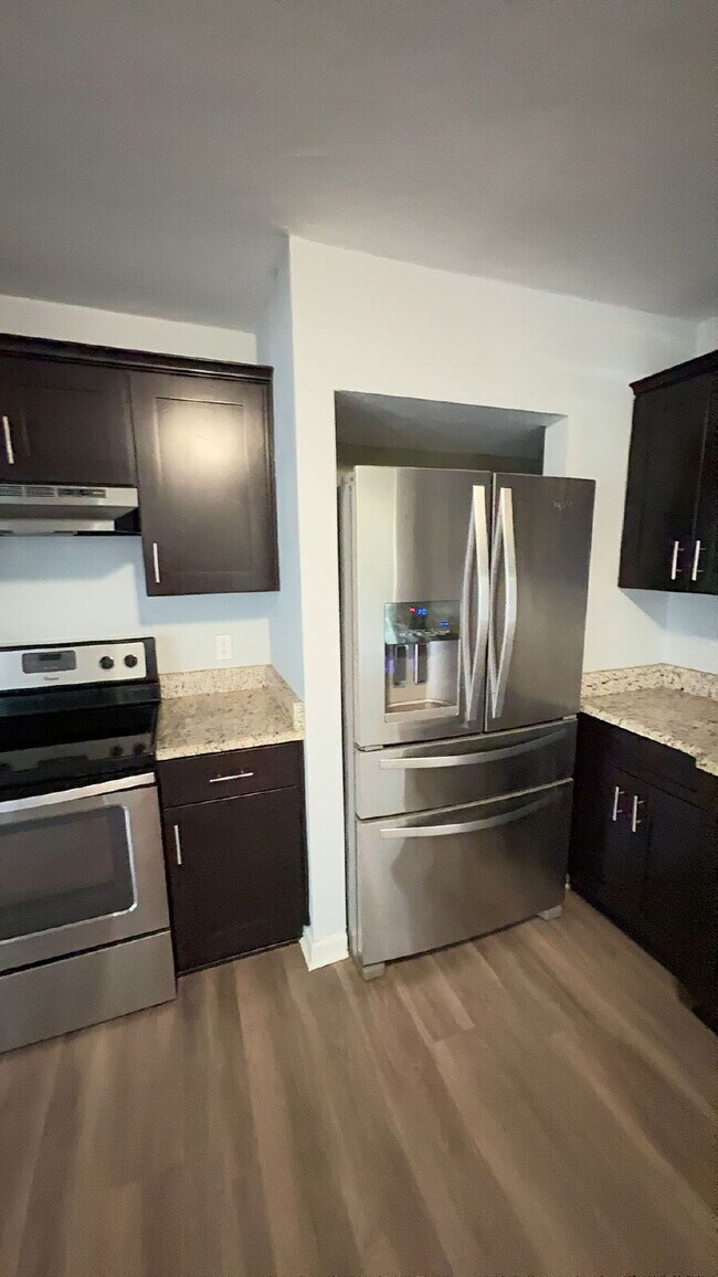 Building Photo - Modern Living 2Bd/2Ba