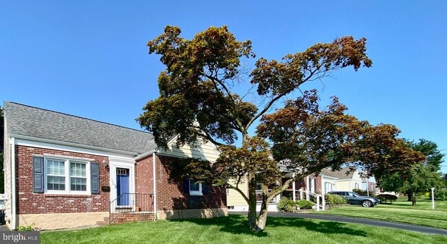 Building Photo - 414 Becker Ave