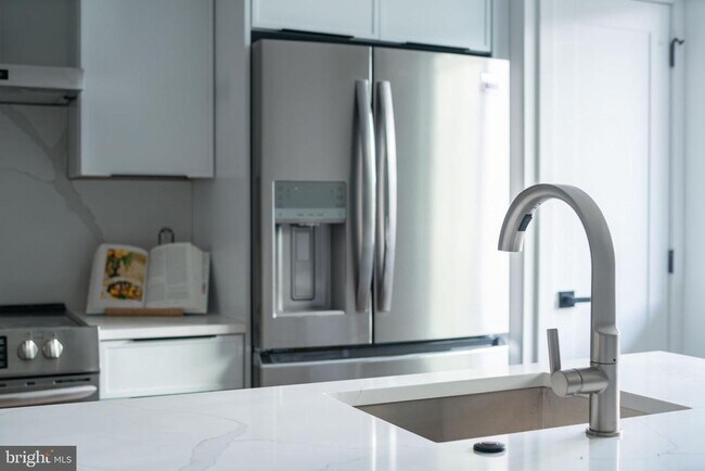 Building Photo - 2611 E Boston St