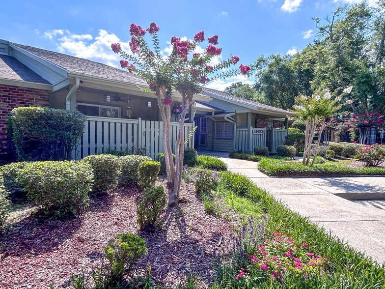 Office Entrance - Pines on the Bay Apartments
