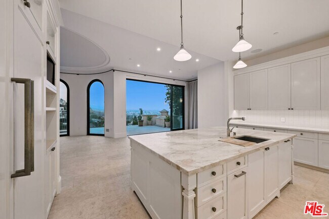 Building Photo - 1675 Woods Dr