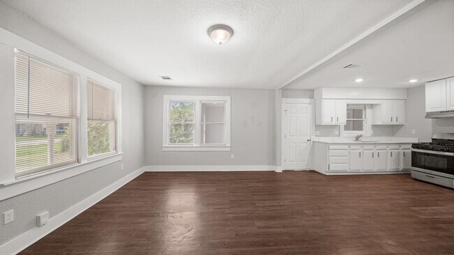 Building Photo - 1164 3 Rd St