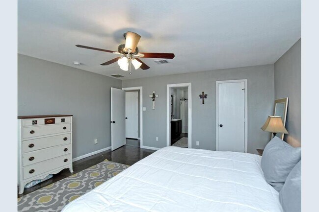 master - 102 N Prairie Ln