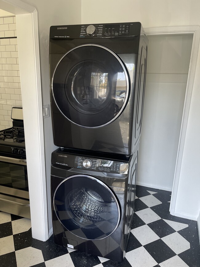 Laundry - 1246 S La Jolla Ave