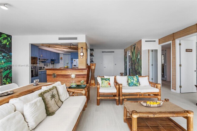 Building Photo - 5055 Collins Ave