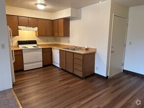 Building Photo - 2081 Rosamond Ave