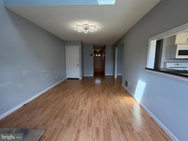 Building Photo - 99 Brookview Cir